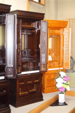 黒檀や紫檀など銘木と呼ばれる木材を使用した木目を生かしたお仏壇